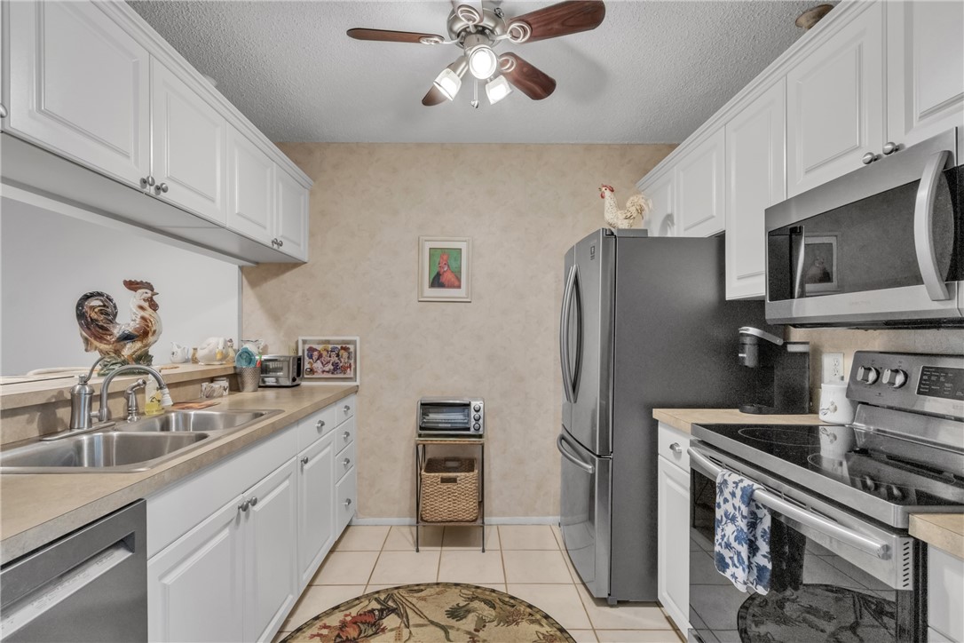 Kitchen w/ stainless steel appliances & a pantry at the entry