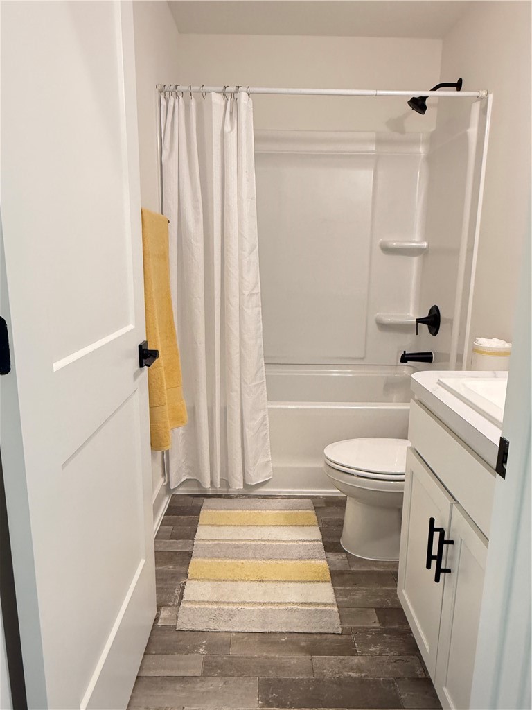 Bathroom with vanity, and shower / bath combination