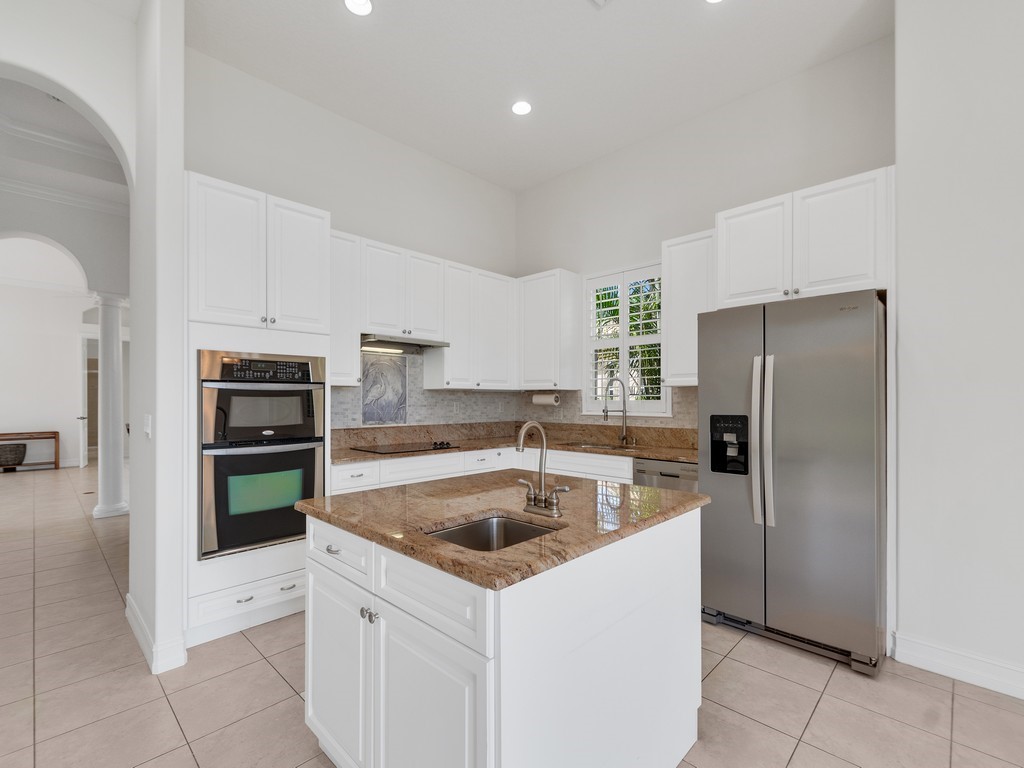 ISLAND KITCHEN