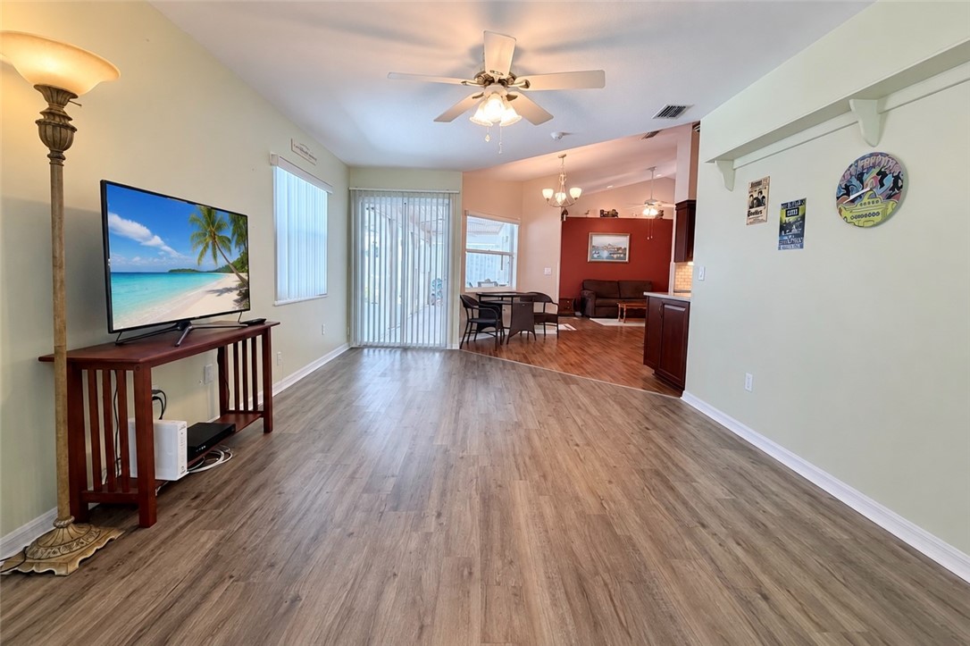 Family Room with Acces to POOL. Laminate Flooring.