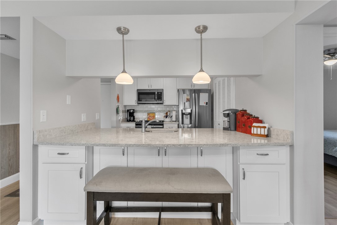 Under counter cabinets for even more kitchen storage!