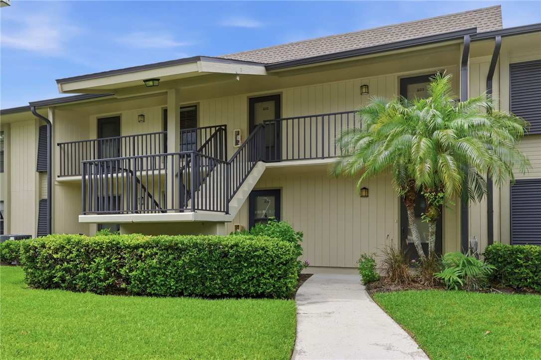 Welcome to 29 Plantation Drive 202, Vero Beach, Florida...
