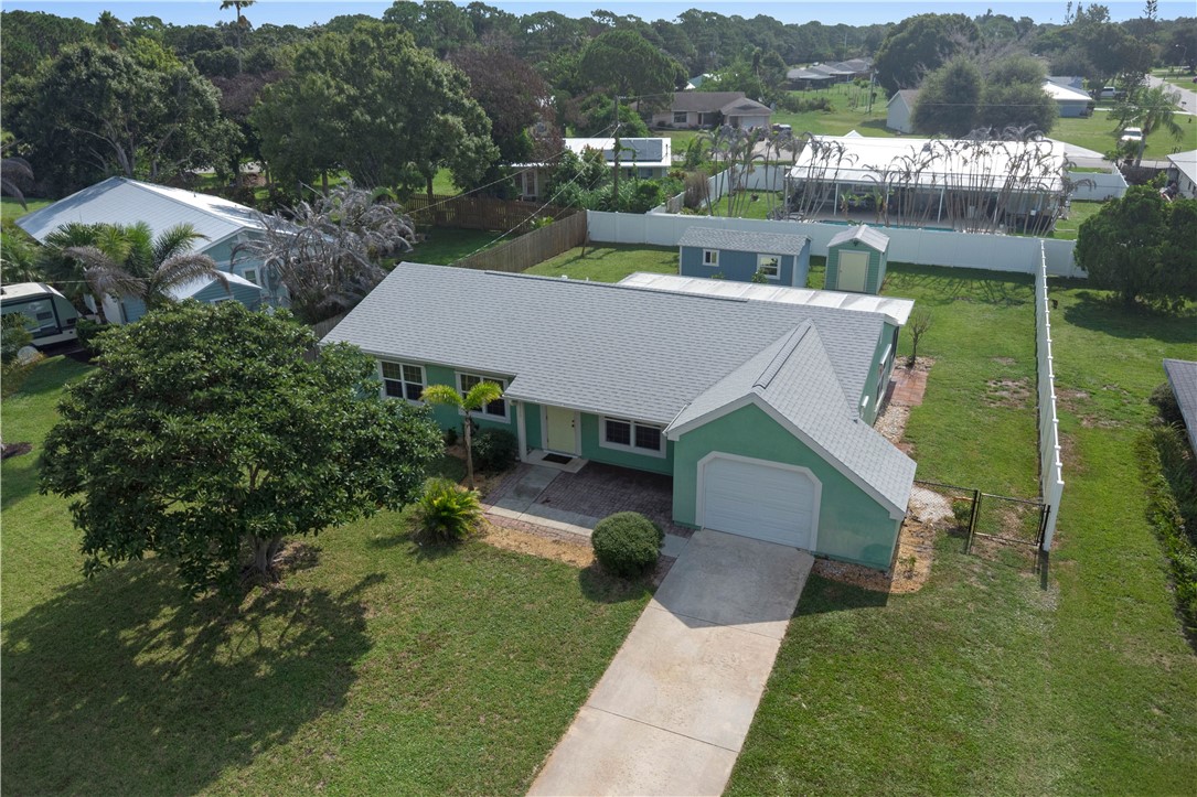 Cute 3/2 home with large fenced yard & detached studio!
