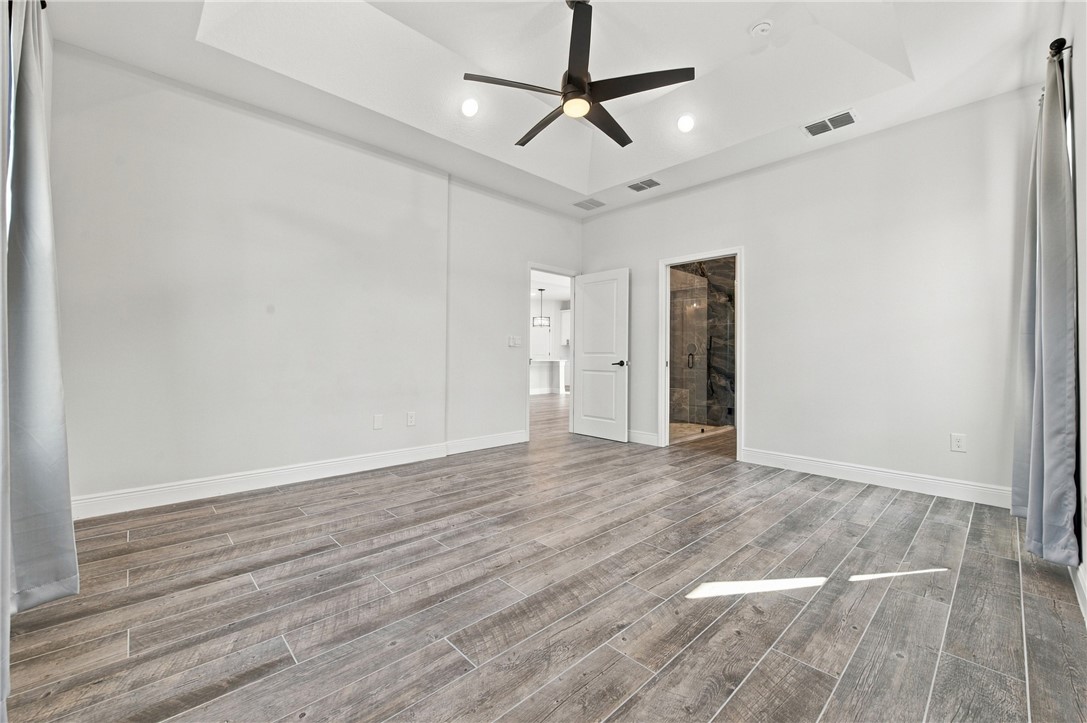 Tray ceiling with recessed lighting and a ceiling fan