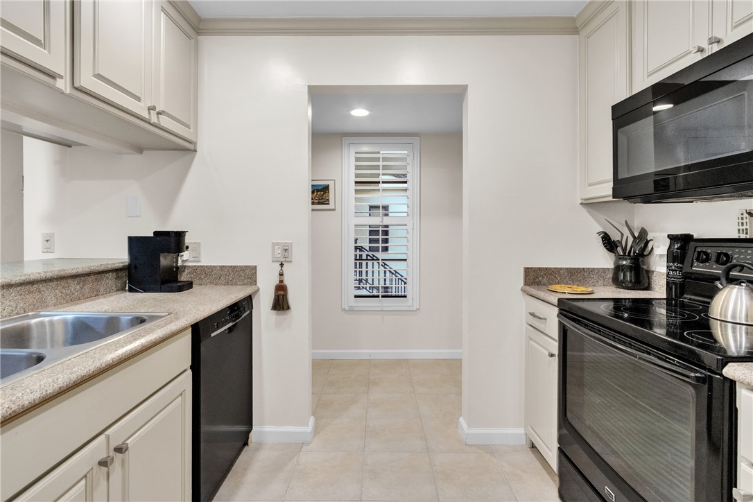 Beautiful upgraded kitchen!