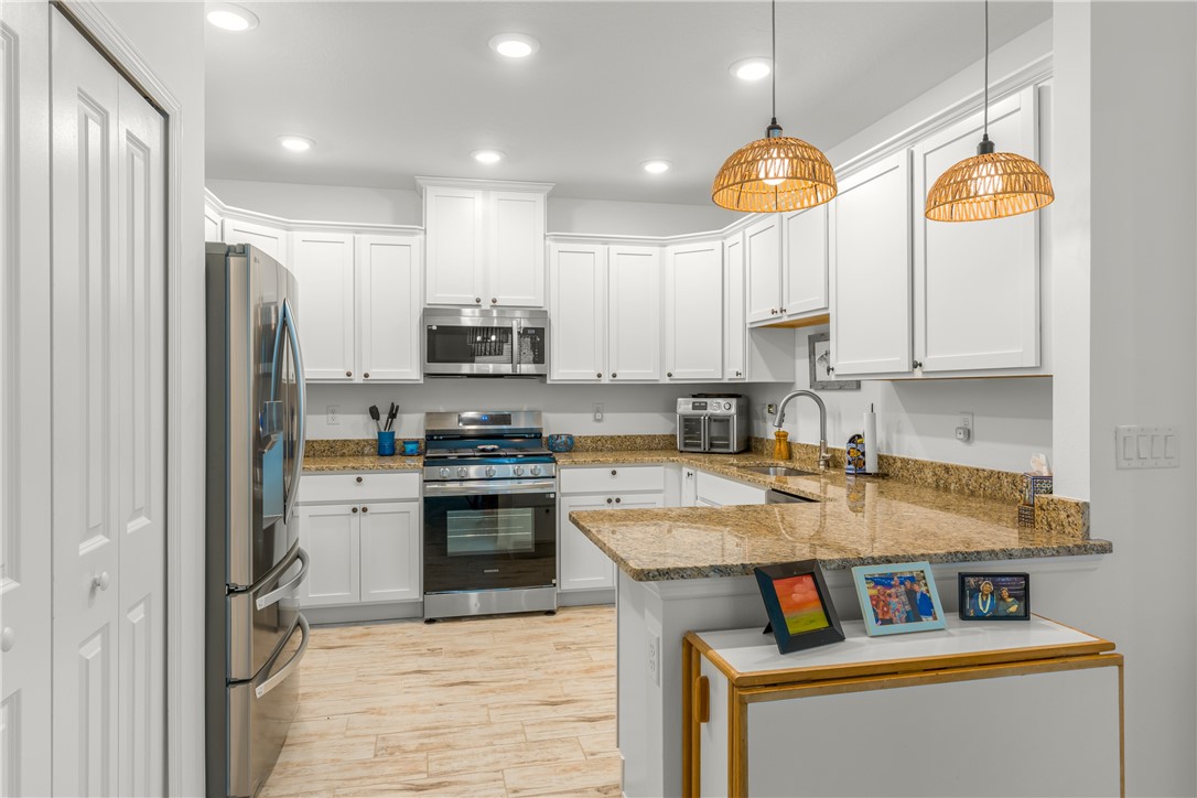 Natural tone Granite peninsula