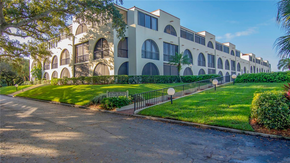 Robles Del Mar South