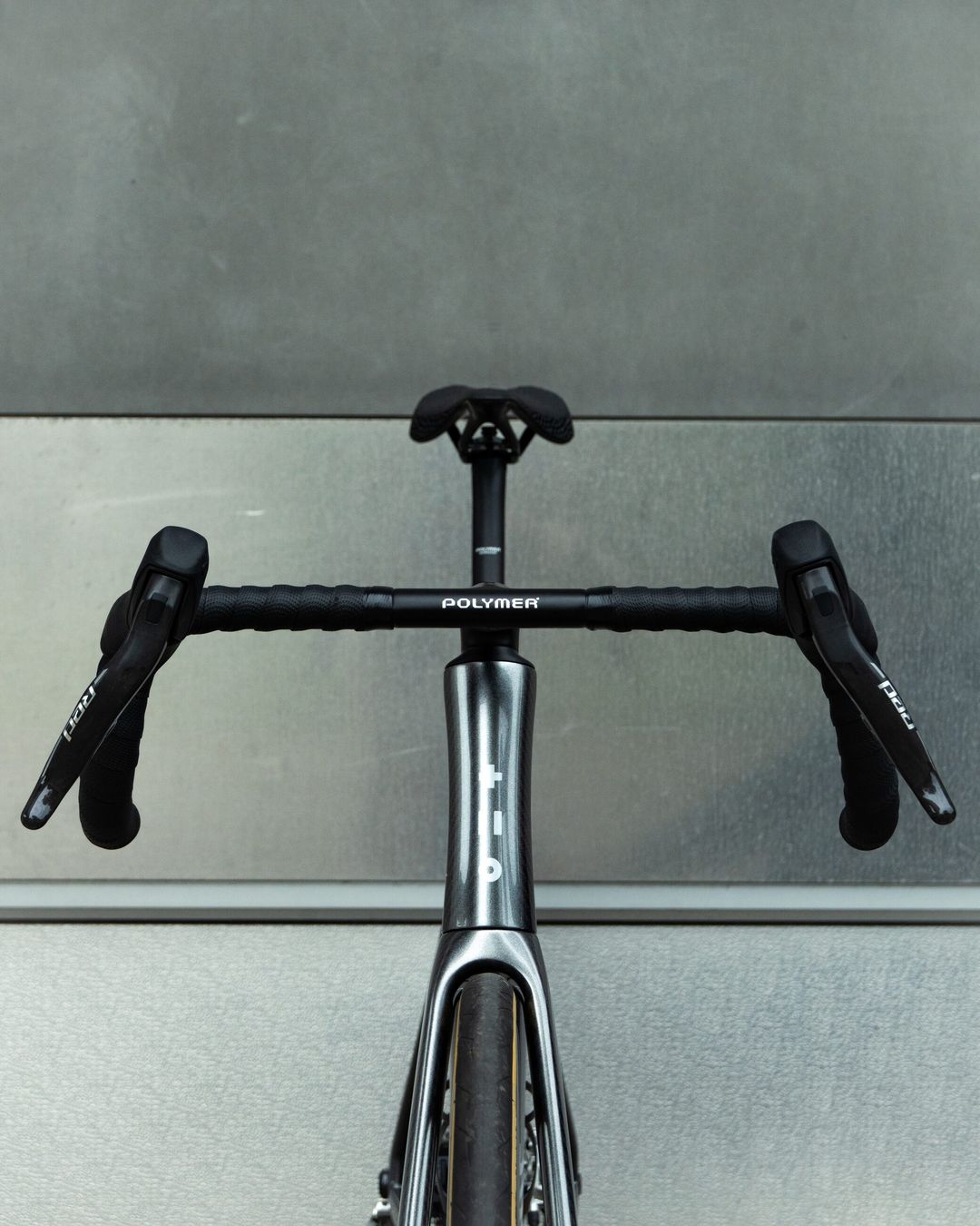 Head-on view of the Aequus showing the Polymer Rover handlebar and SRAM RED levers