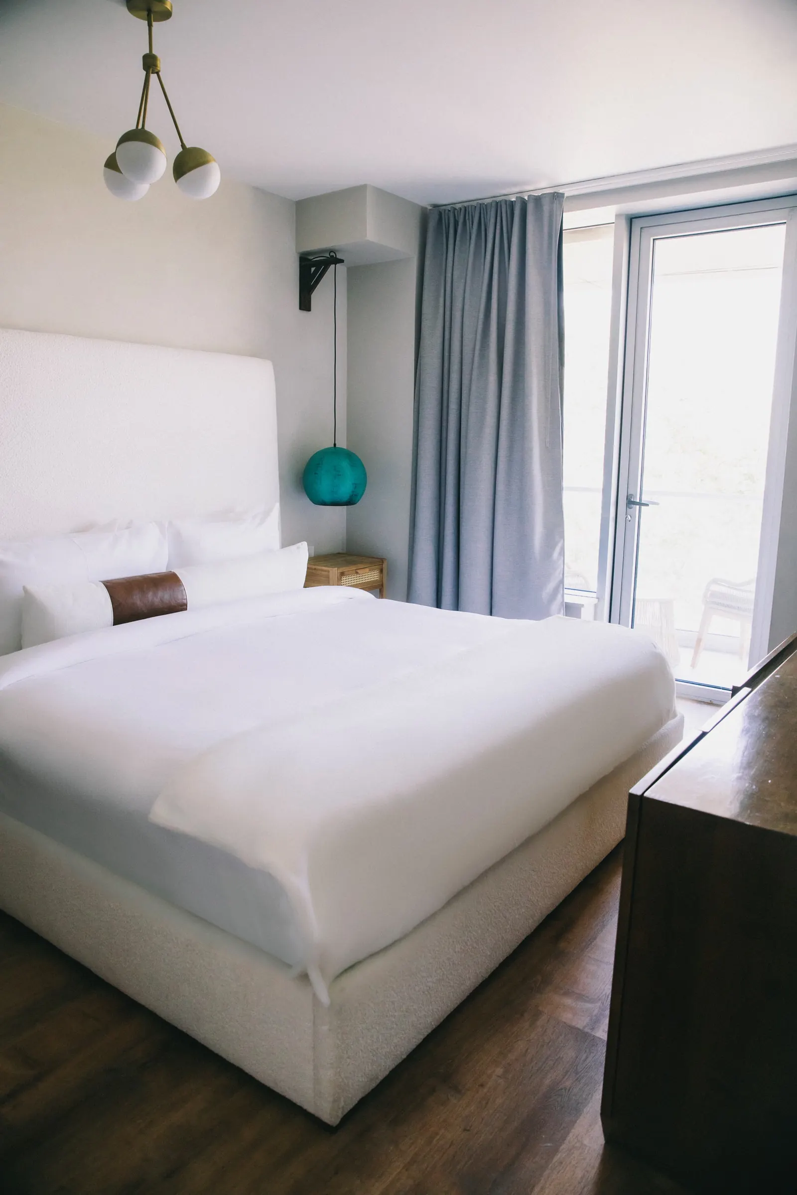 Queen balcony room