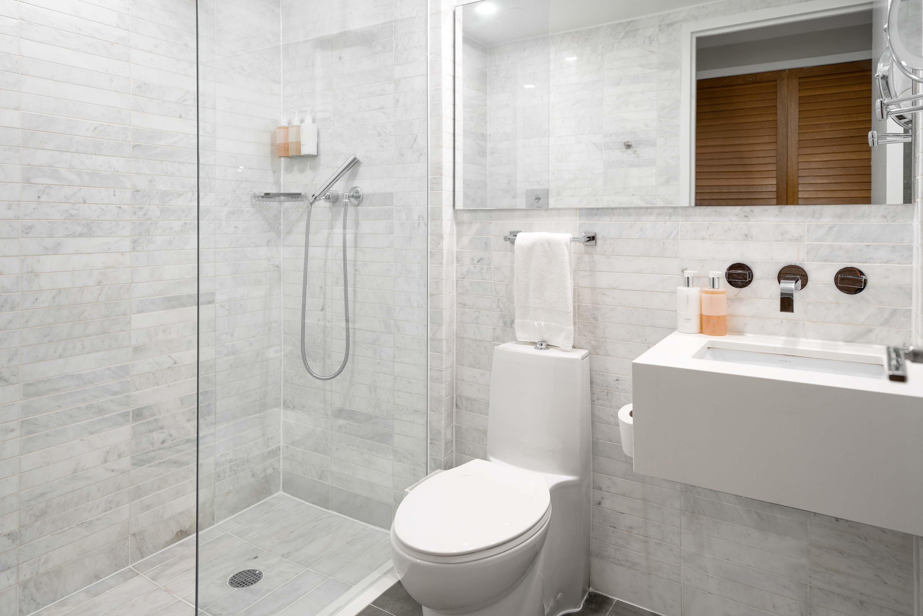 Double luxe room bathroom