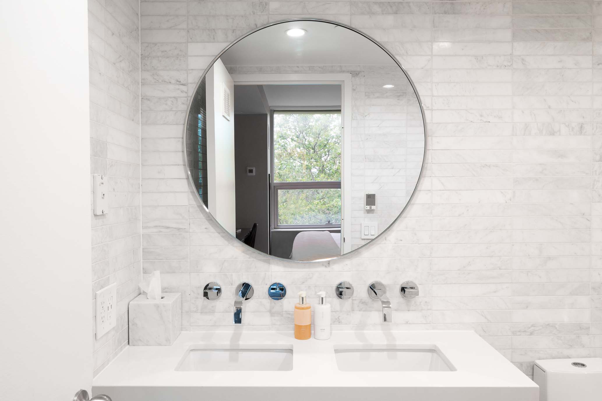 King suite bathroom marble tile