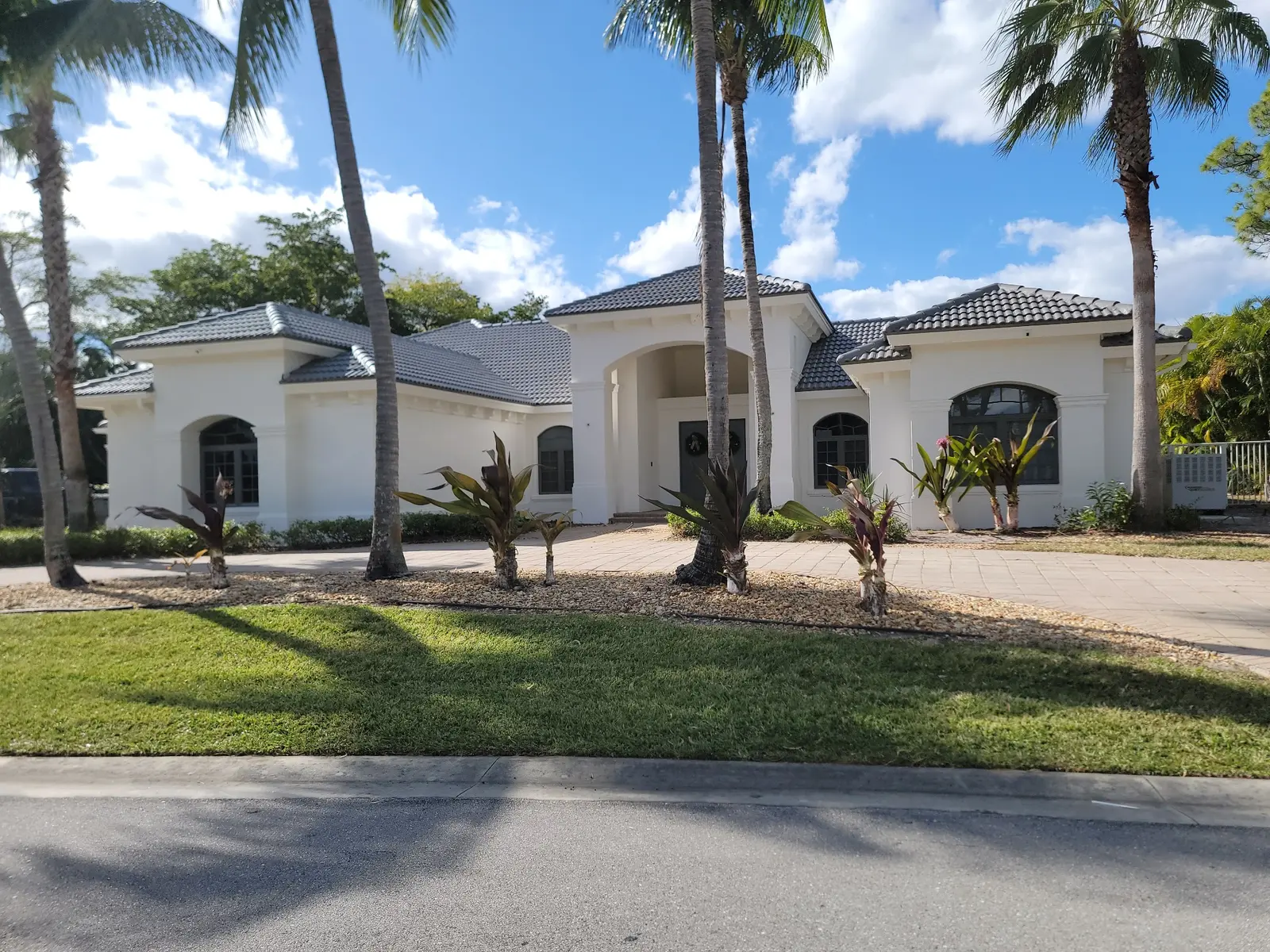 Atlantis completed exterior painting project, wide view