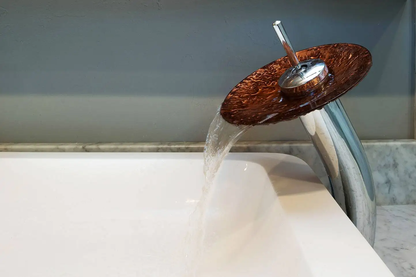 Water-saving bathroom plumbing fixture