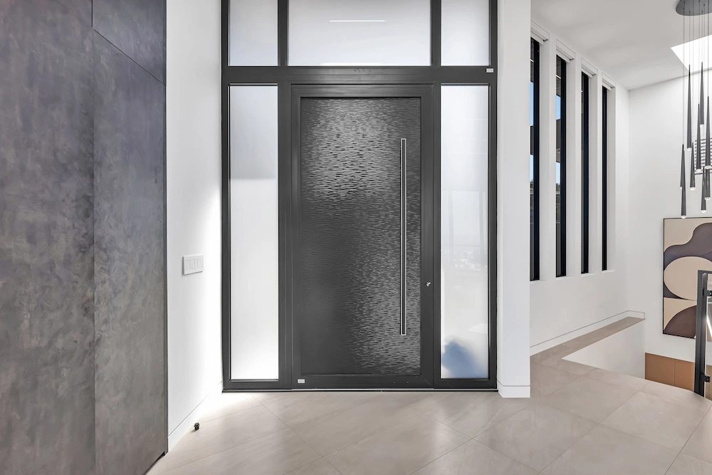 Hartford Ave, a new build in San Carlos by Greenberg, the entry