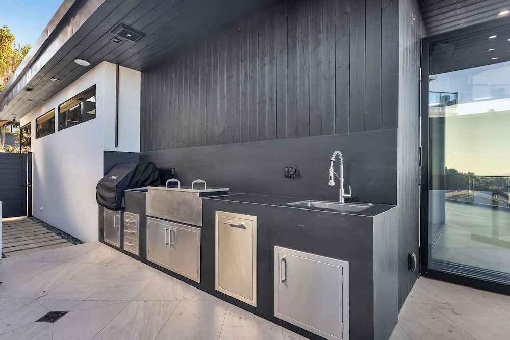 Hartford Ave, a new build in San Carlos by Greenberg, the outdoor kitchen