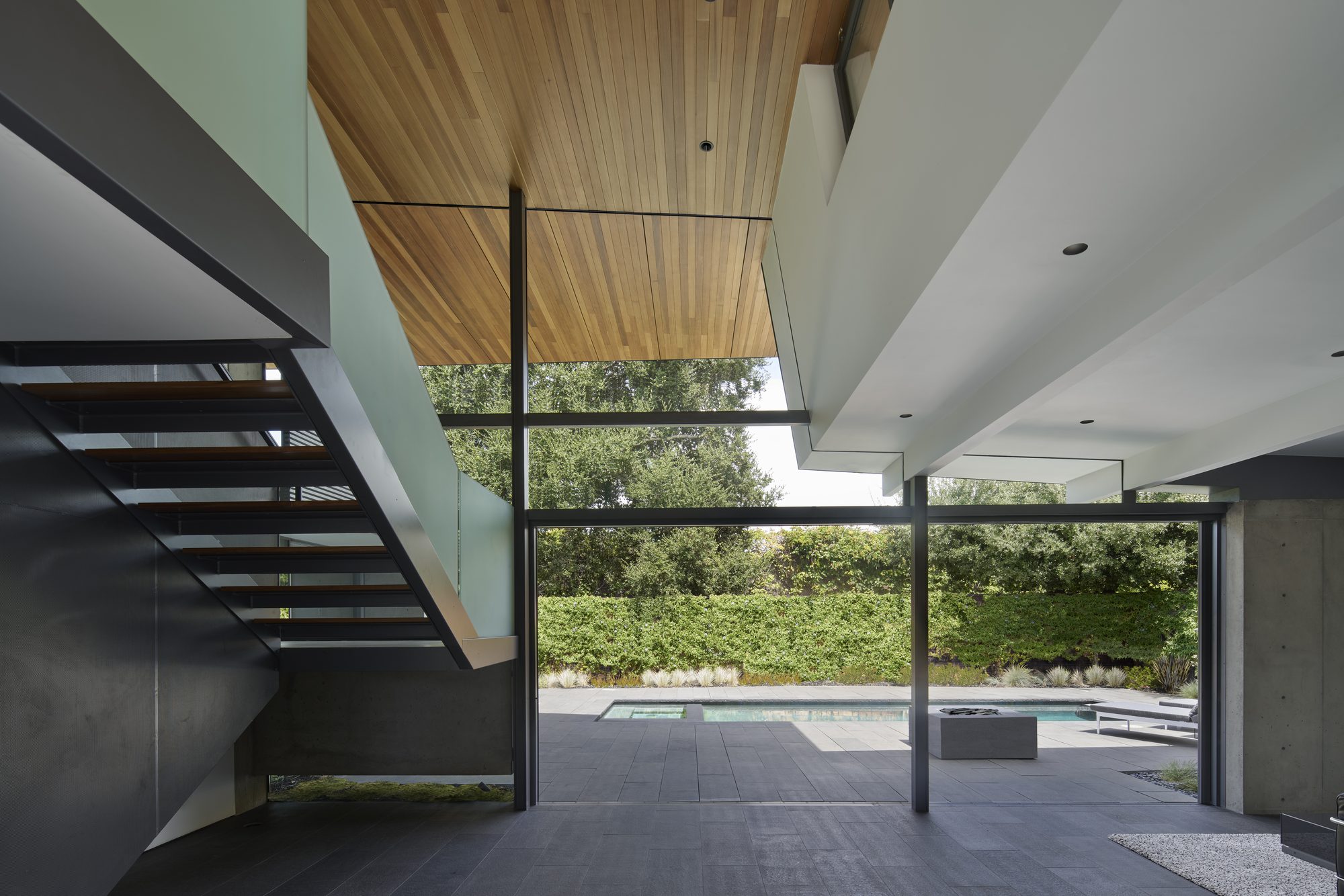 Edgewood Drive, a new build in Palo Alto by Greenberg, the floating stair opening to the terrace