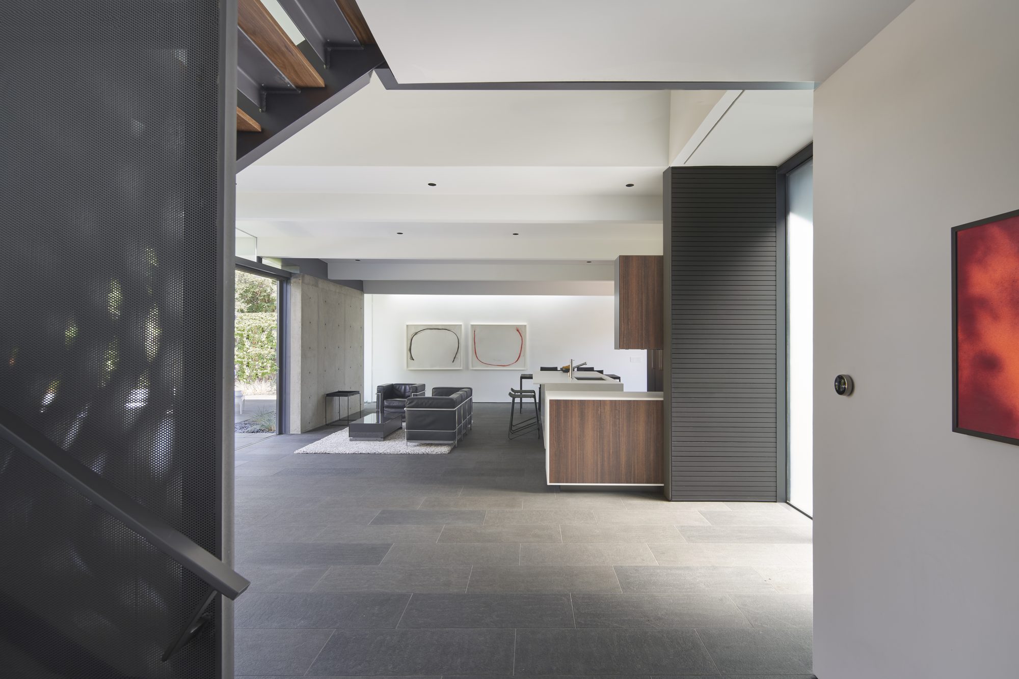 Edgewood Drive, a new build in Palo Alto by Greenberg, the living room and the screen wall