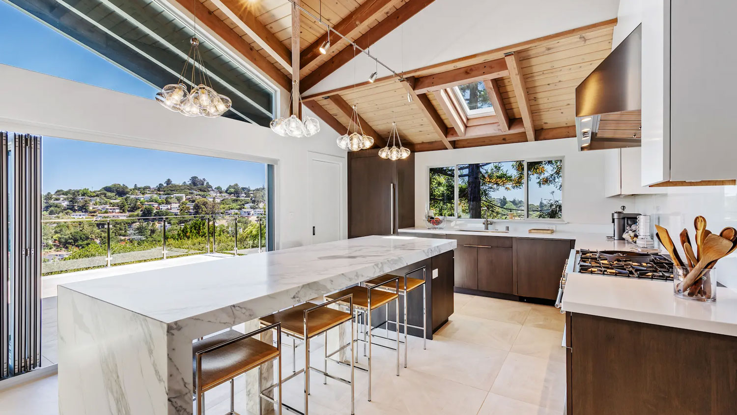 Home design balancing energy efficiency with aesthetic design