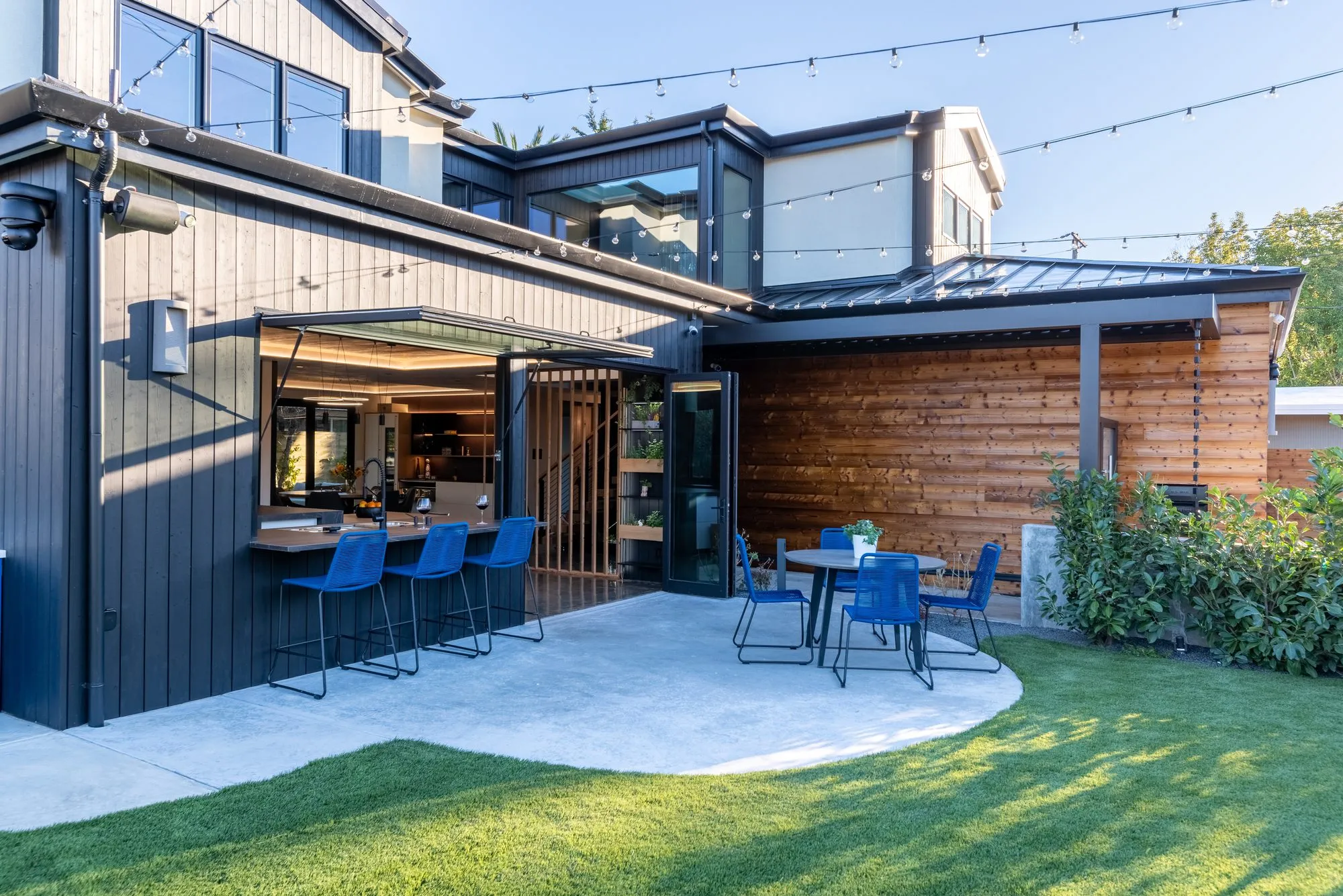 Colorado Ave, a new build in Palo Alto by Greenberg, the rear elevation at dusk