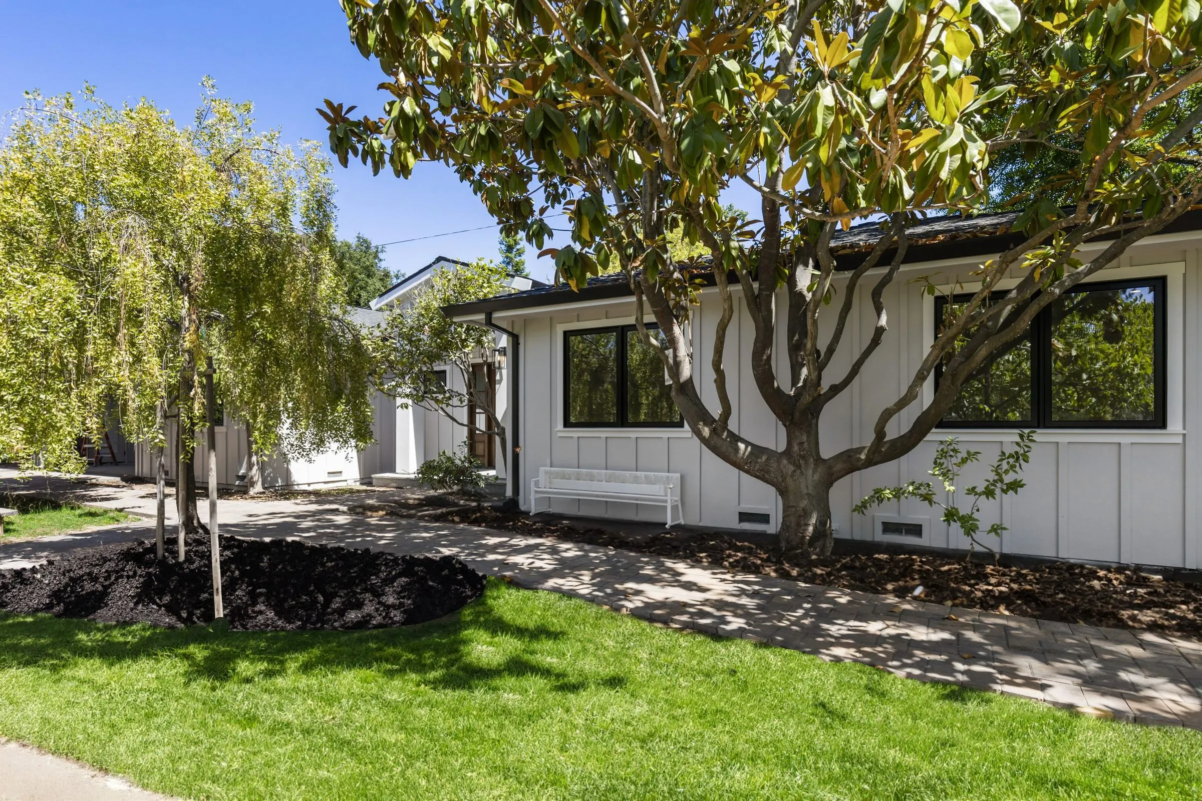 Middlebury Lane, a remodel in Los Altos by Greenberg, the front garden