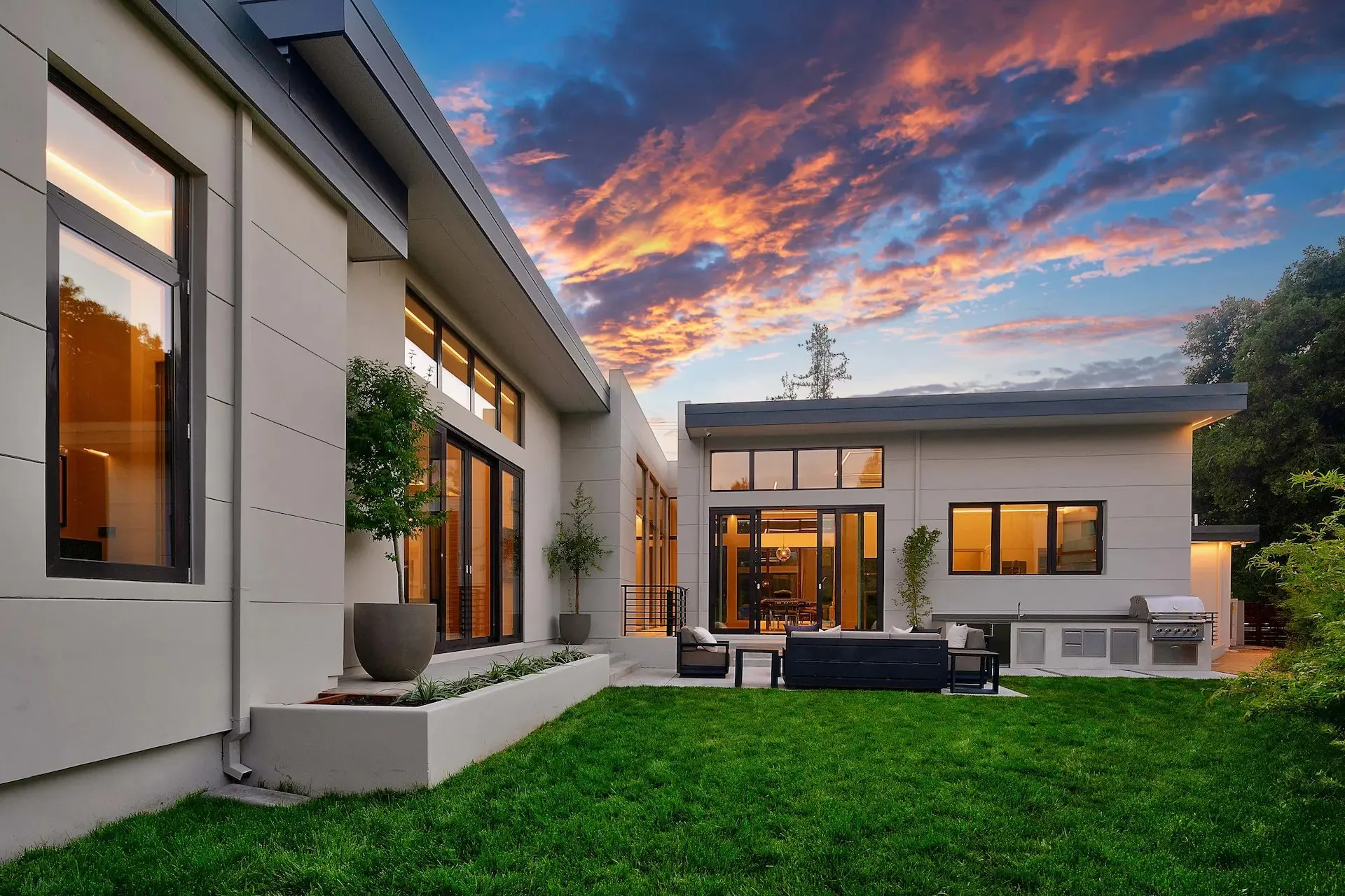 A Greenberg custom home in Palo Alto at twilight