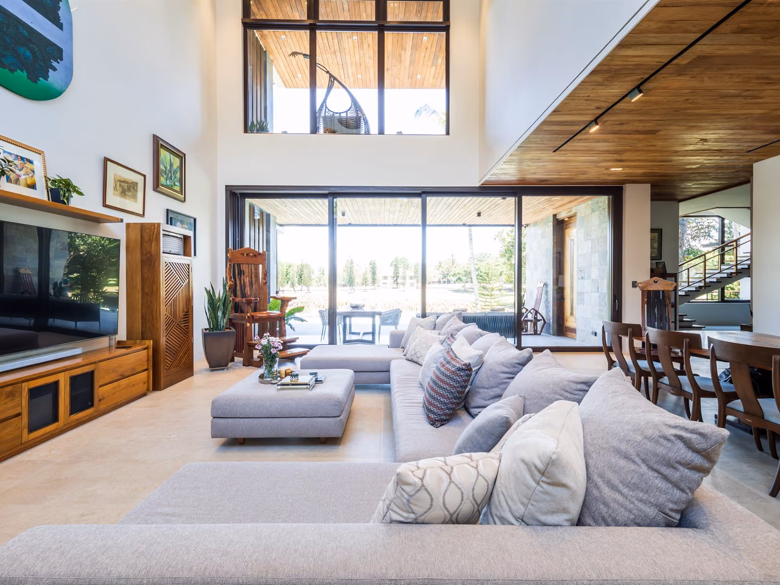 The pavilion — living and dining as one room