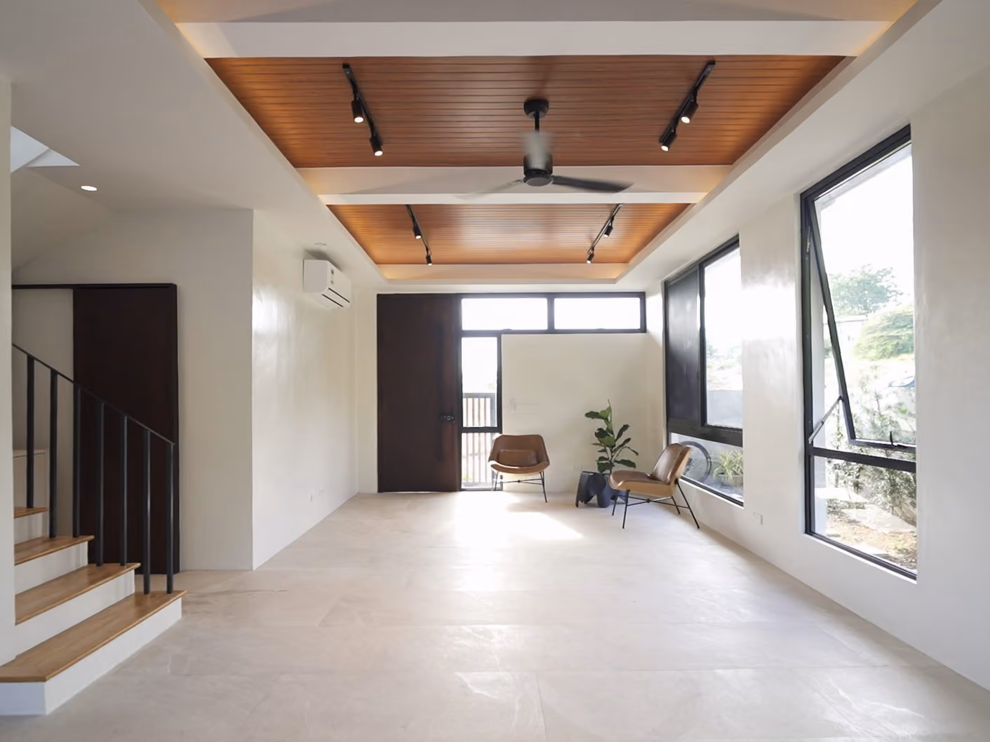Living-dining, looking to the lanai
