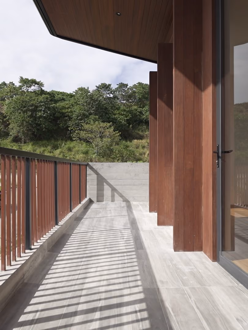 balcony walk along the frontage
