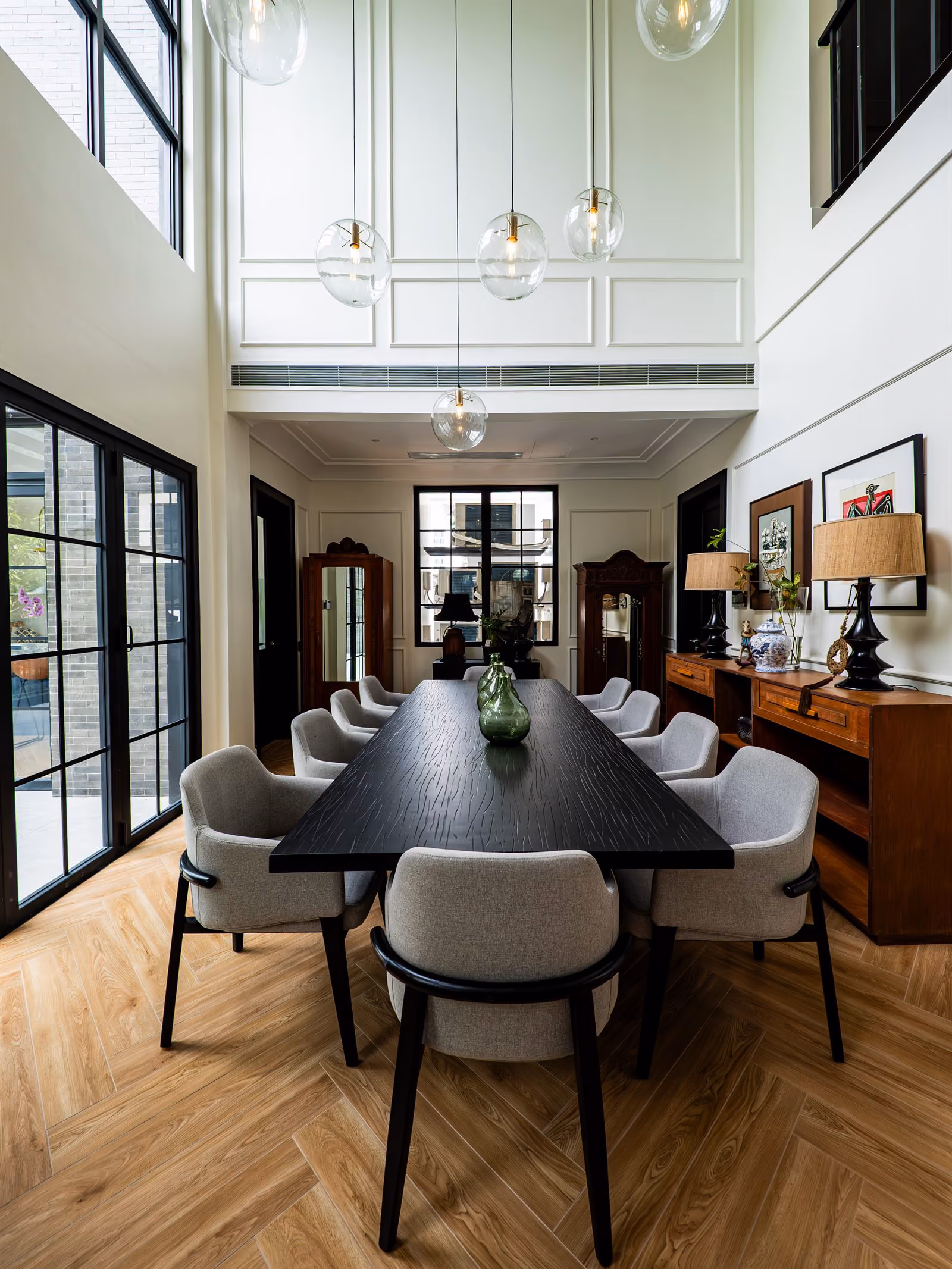 Dining room, under the double height
