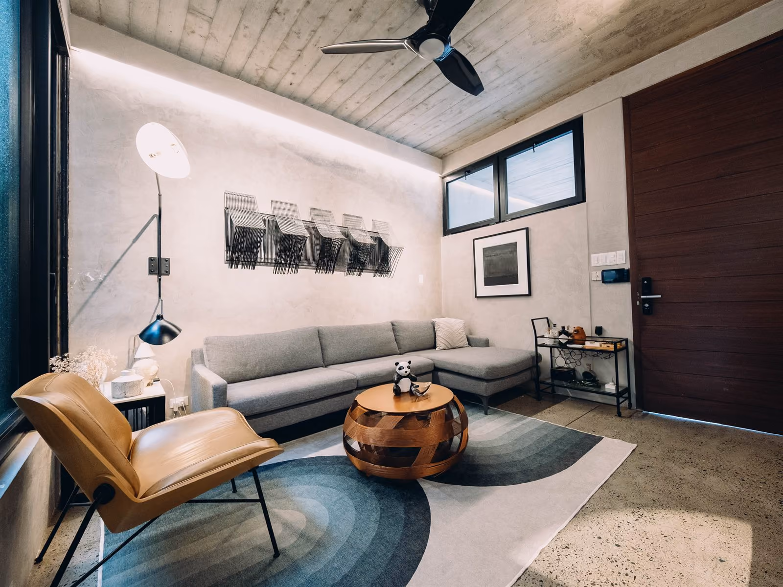 living area, welcoming space from the main door