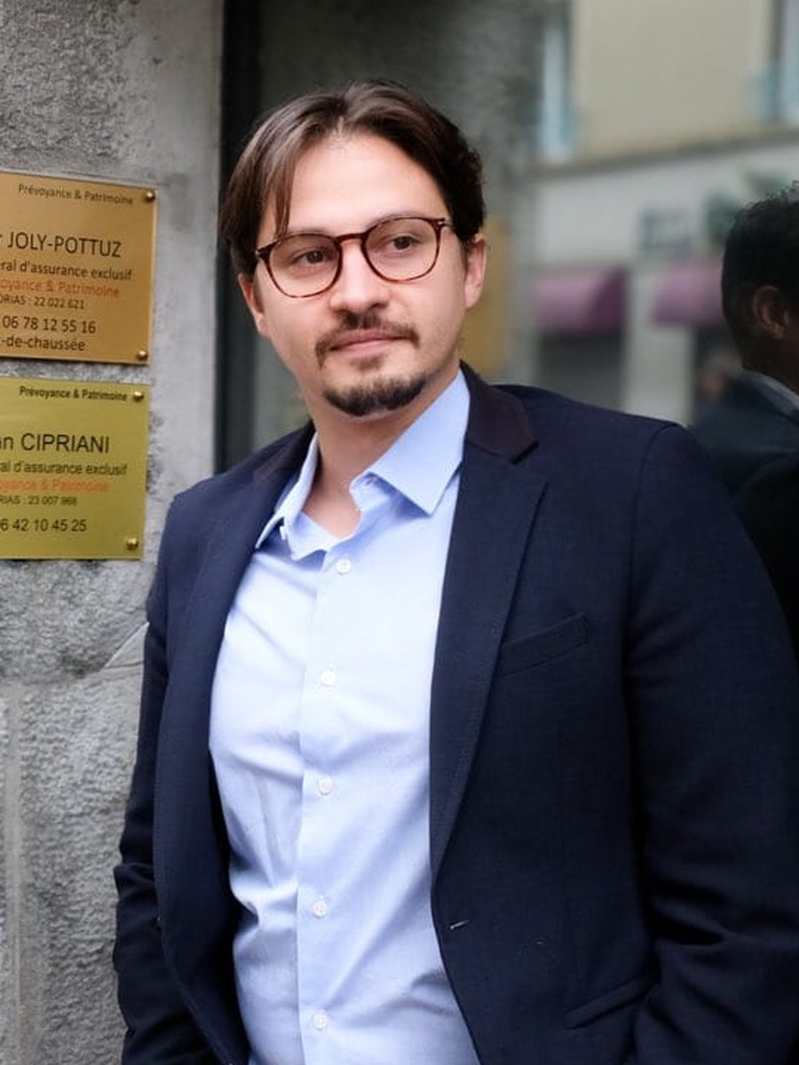 Portrait de Florian Cipriani, gérant du cabinet Via Serena Conseil