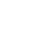 Abstract symmetrisch ontwerp bestaande uit vier boogvormige segmenten die samen een cirkelvormige figuur vormen met open ruimtes ertussen.