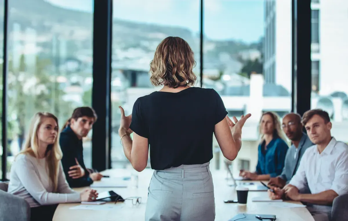woman talking with investors - How to Tell Investors That You’re Shutting Down