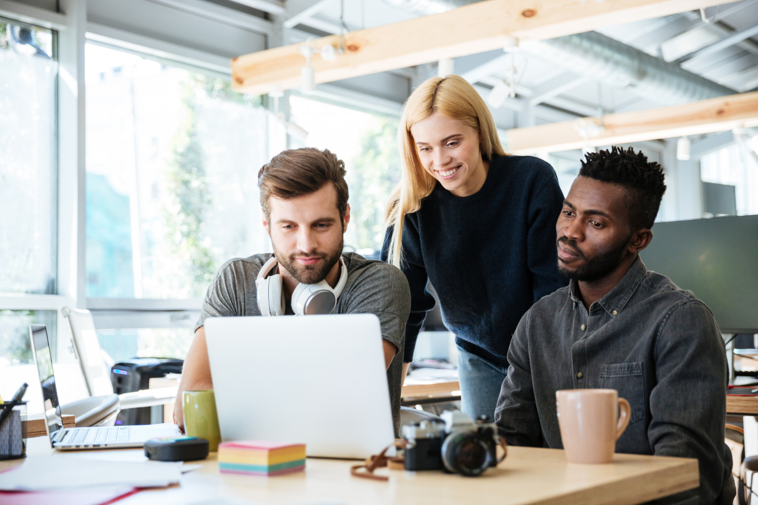 woman smiling - How To Dissolve An LLC In Alabama 