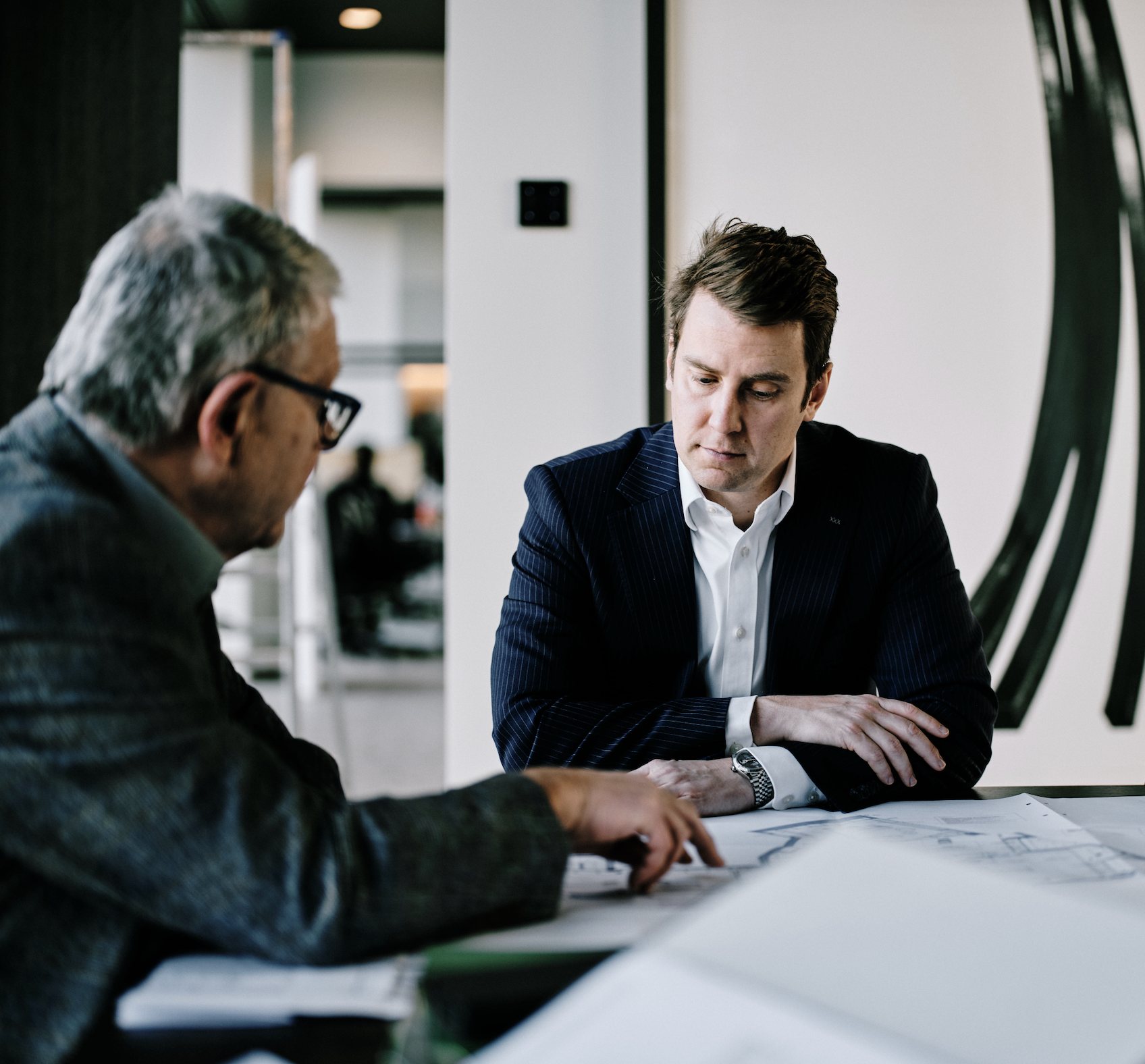 Overleg over de plannen van een project