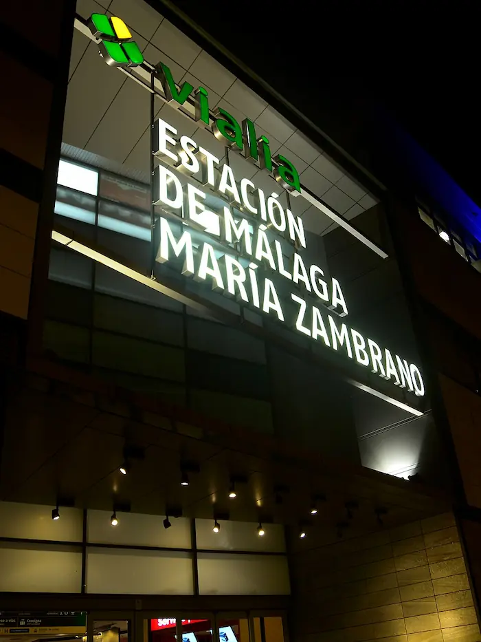 Exterior de la estación de tren María Zambrano