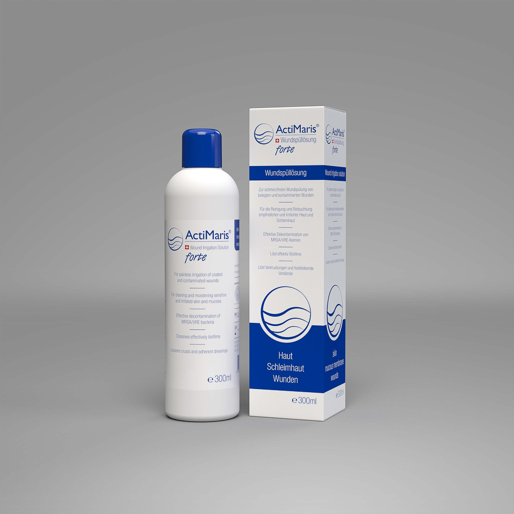 Flasche und Verpackung von ActiMaris forte Wundspüllösung, 300 ml, zur schmerzfreien Wundreinigung und Befeuchtung empfindlicher Haut, mit Wirksamkeit gegen MRSA/VRE-Bakterien, löst Biofilme und haftende Verbände.