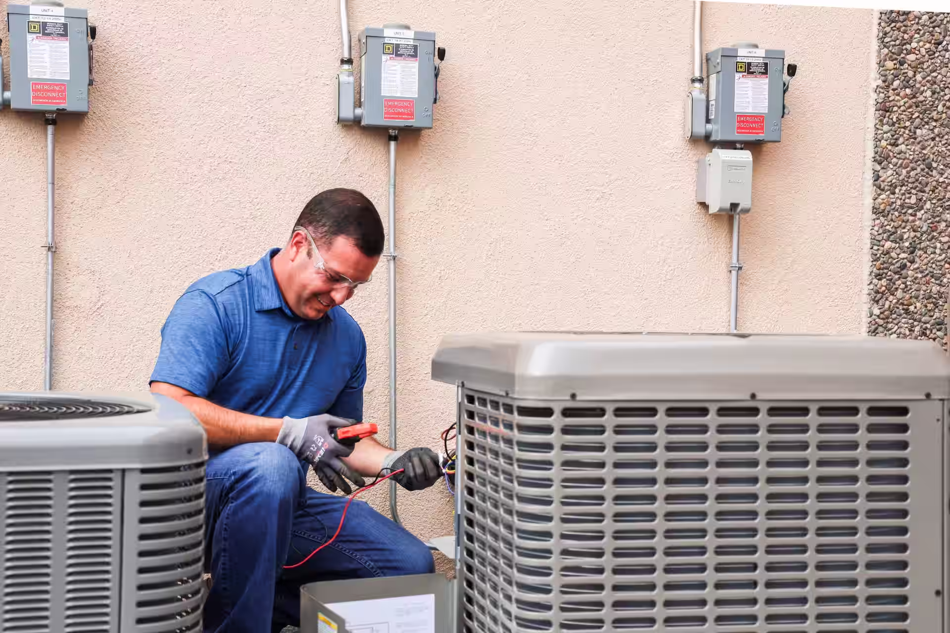 HVAC installation work by a SMART LU 49 sheet metal worker