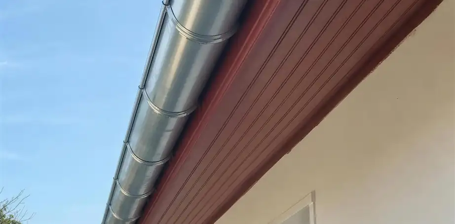 Remplacement de gouttières en zinc par 2C Couvreur Bayonne