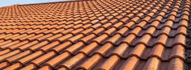 Toiture en tuiles nettoyée et dégagée en fin de chantier à Briscous