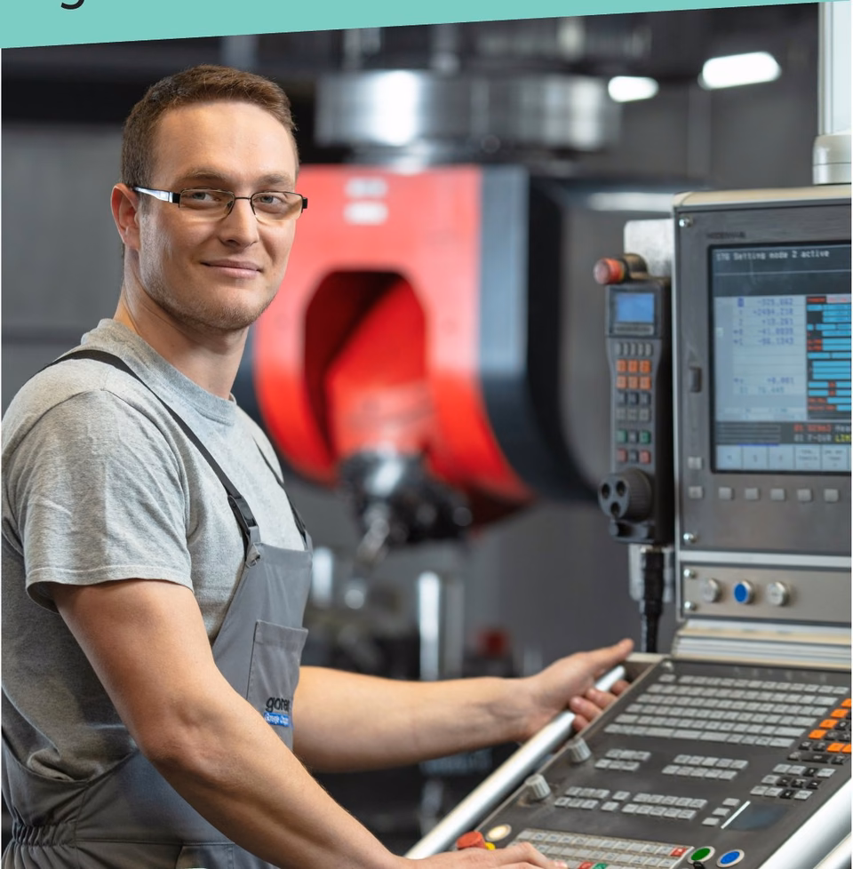 Machine operator at a CNC control panel in the Gorenje Orodjarna toolshop