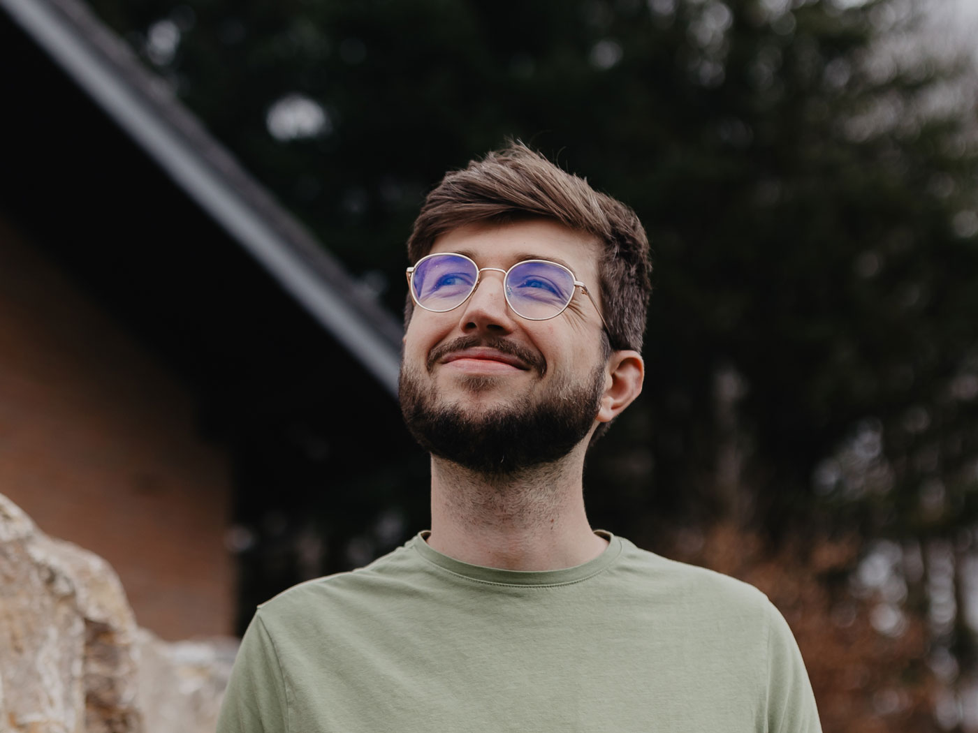 Porträt von Dr. Nico Thümler im Freien