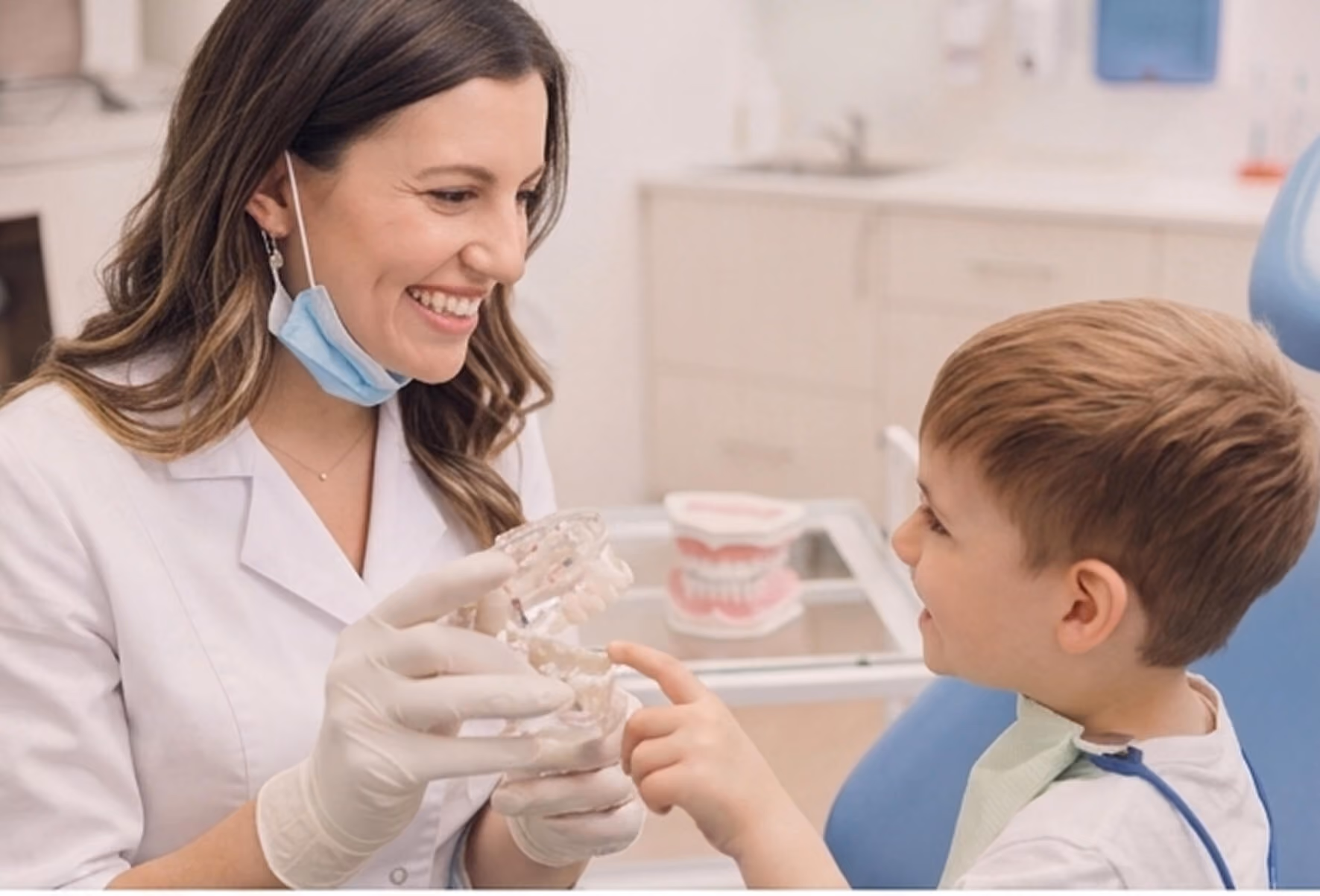 doctor talking to the little patient