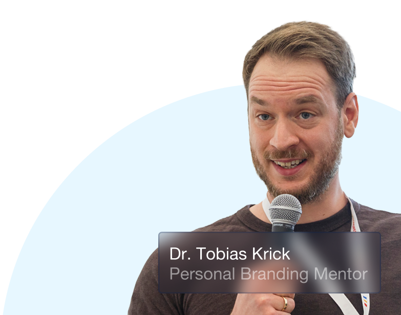 Dr. Tobias Krick, Personal Branding Mentor, bei einer Podcast-Aufnahme