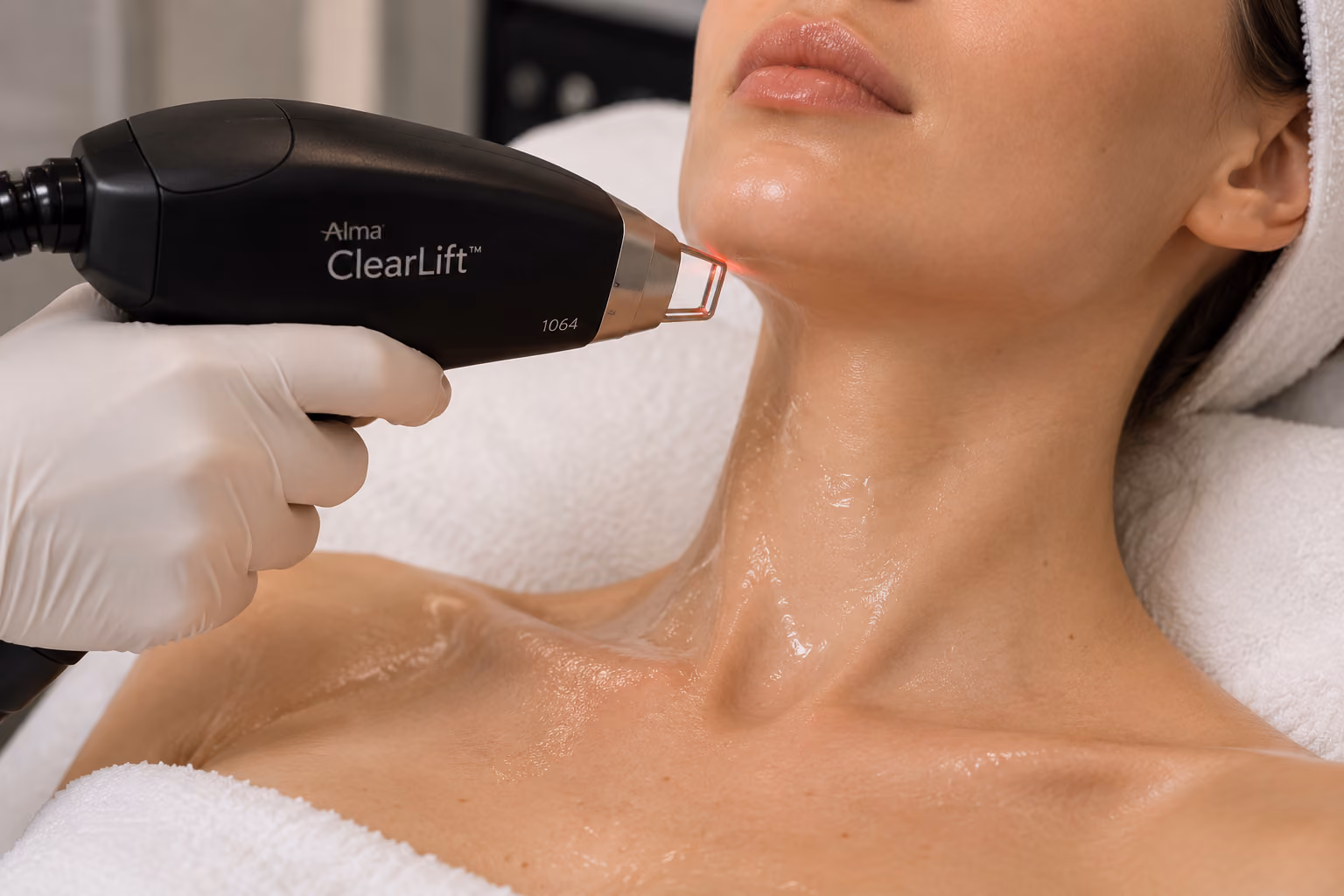 Неабляційне лазерне омолодження шкіри Clear Lift на Alma Harmony