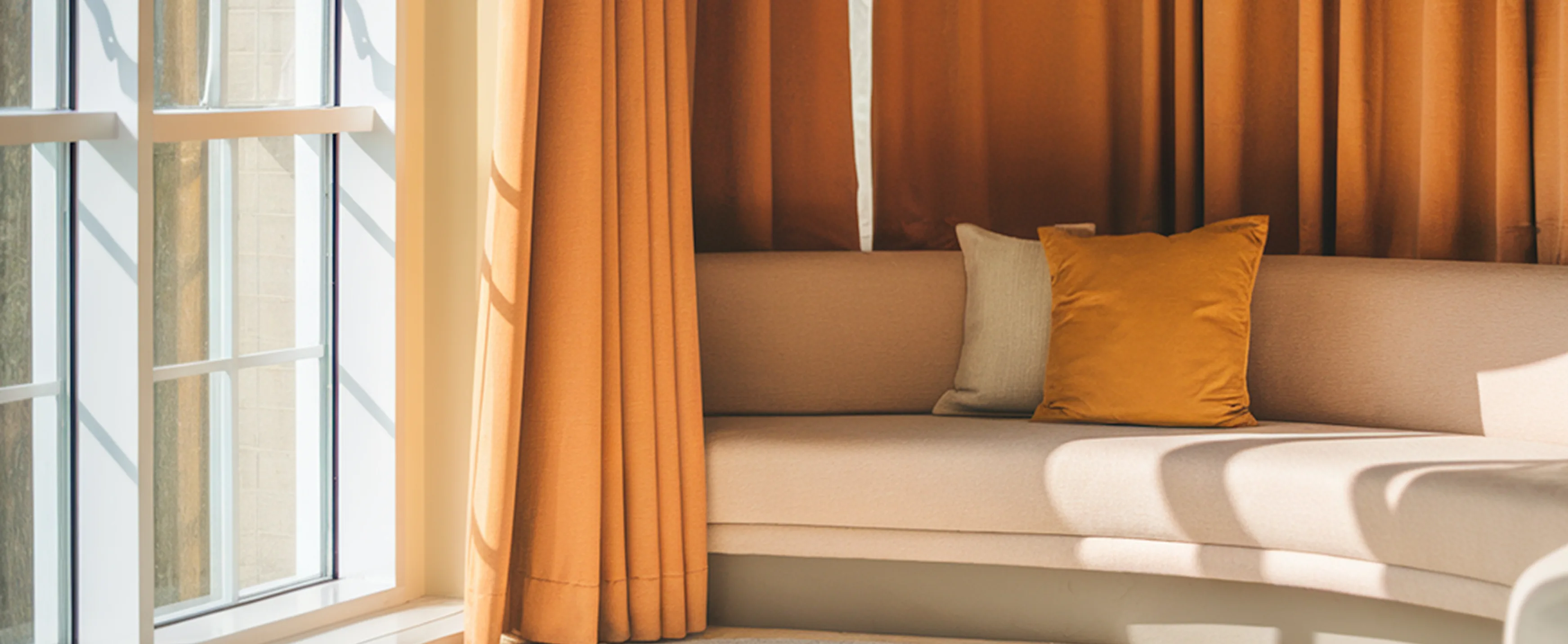 luxury-hotel-room
