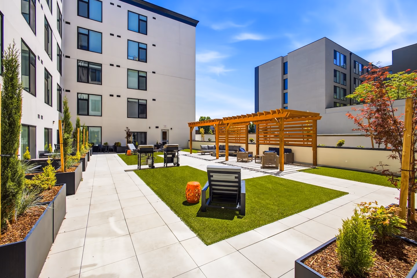 Modern apartment courtyard with lounge seating at Koz on State in Salem, Oregon