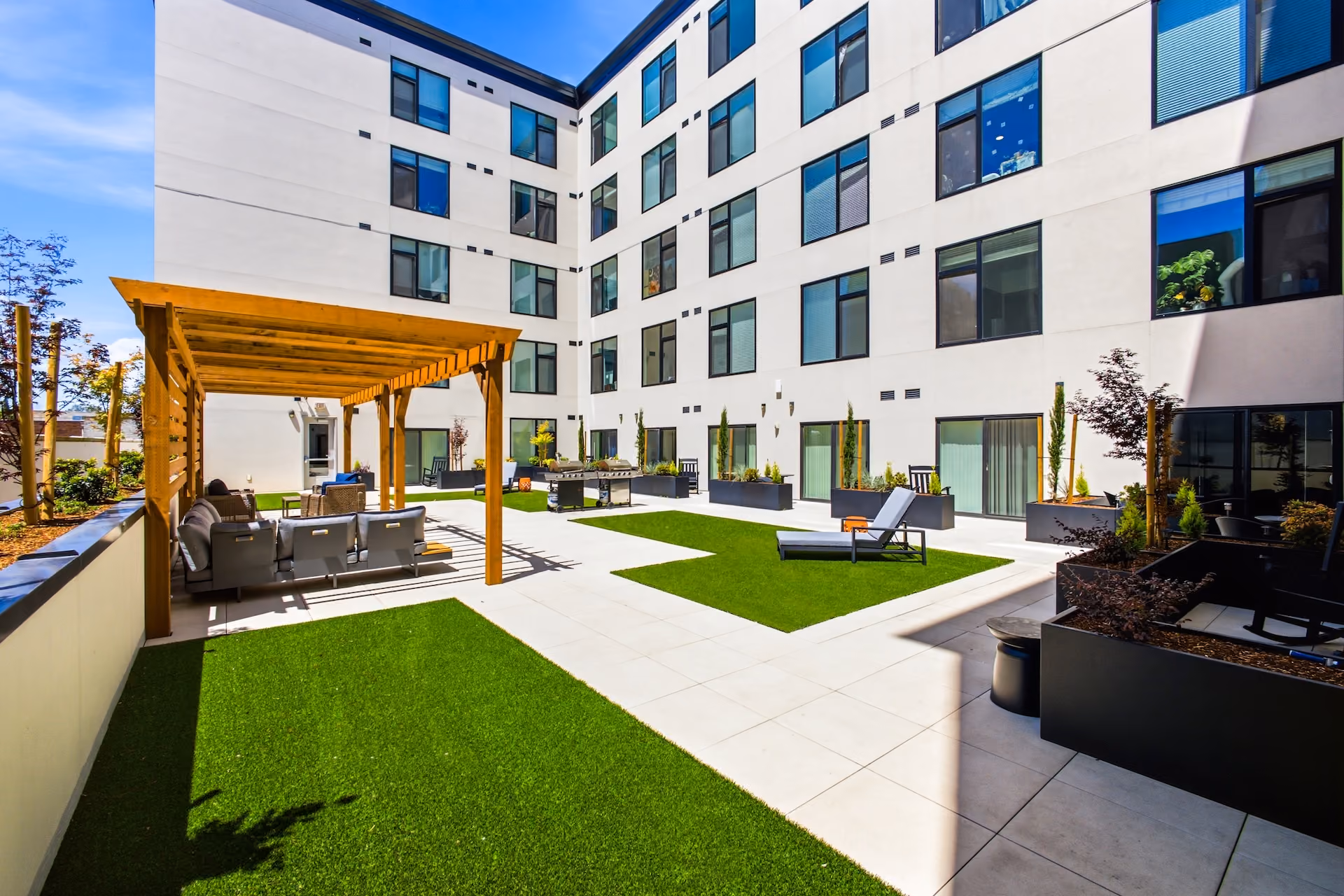 Modern apartment courtyard with lounge seating at Koz on State in Salem, Oregon