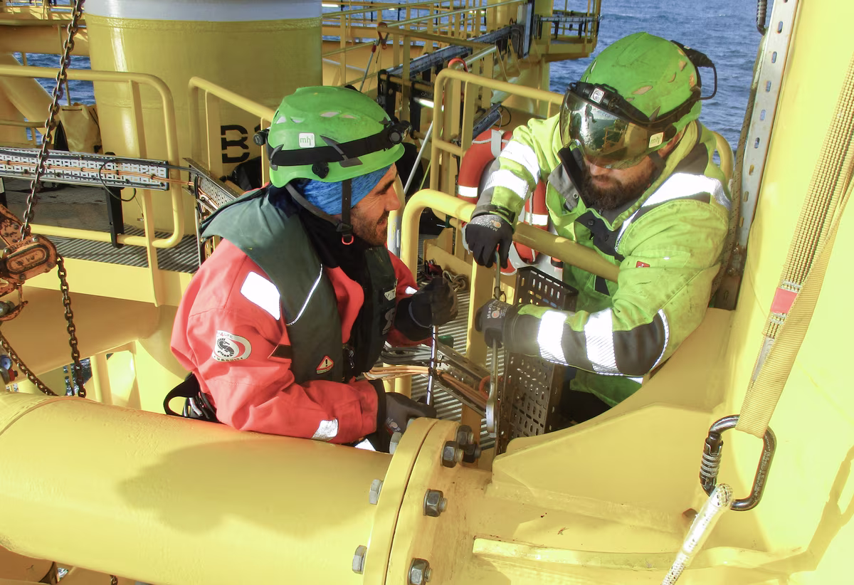 Seilzugangstechniker von mh² offshore an einem Jacket-Fundament in der Nordsee