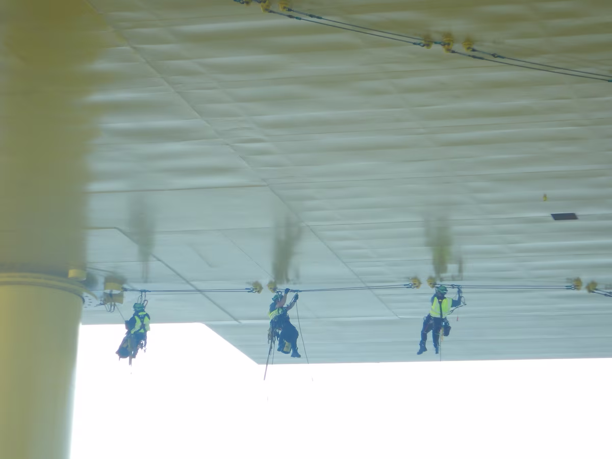 Luftaufnahme einer Offshore-Windenergieanlage